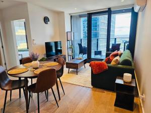 Deluxe 2-Bedroom City View Apartment with Pool & Gym