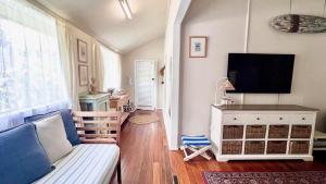 Surf Side, 1 Beach St