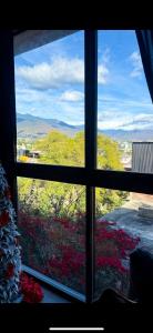 Upscale 2BR 2BA Apt w incredible Mountain Views