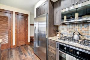 Snow Lovers Dream Ski-In Ski-Out Luxury Resort Condo