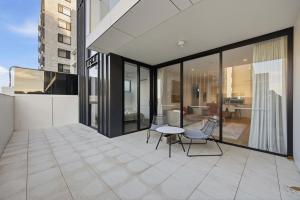 Heat of Bondi Junction 2BR Next to Train & Mall