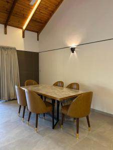 StayGuru Luxury Villa