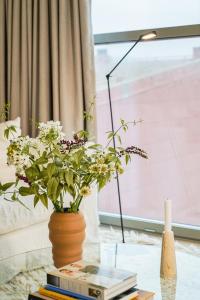 Thoughtfully Fine Designed 1BR in Prime Location