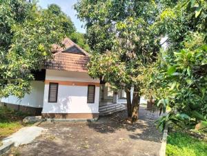 BharathaPuzha Villa