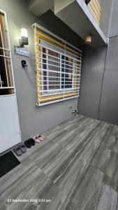 2 room,1 cr, urban, 4 ppl near Highway town proper