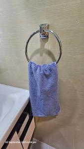 2 room,1 cr, urban, 4 ppl near Highway town proper