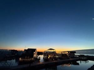5-star houseboat of 125 m2 with its own bathing jetty