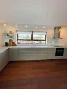 5-star houseboat of 125 m2 with its own bathing jetty