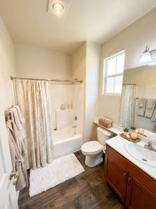 Marina Boardwalk Breeze 1BA & 2BA - Short Trip To Venice Beach