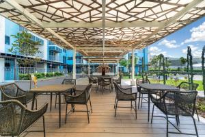 Luxurious Staycation near Okada, Airport, City of Dreams, Solaire, and MOA with free pool & gym