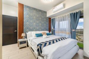 Luxurious Staycation near Okada, Airport, City of Dreams, Solaire, and MOA with free pool & gym