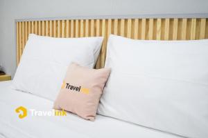 The Lakebox Menjer by Travelink