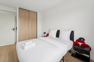 Chic house with a master suite, parking, terrace, and garden