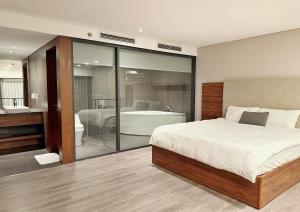 PentStudio Westlake - Cozy Duplex Apartment