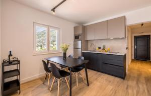 Nice Apartment In Potomje With House Sea View