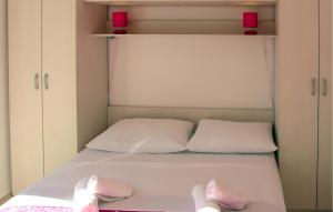 Cozy Apartment In Klek With House Sea View