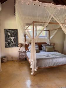 Authentic Ubud villa overlooking jungle and view