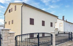 Nice Apartment In Novi Vinodolski With House Sea View