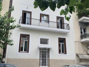 Elegant, affordable apartment with a fireplace