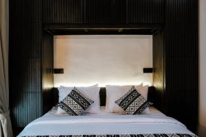 Desa Hut - 2BR Tropical Ricefield Villa near Seminyak