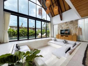 Desa Hut - 2BR Tropical Ricefield Villa near Seminyak