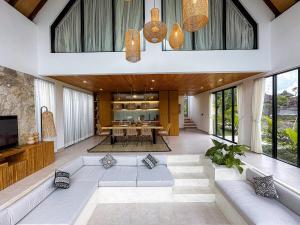 Desa Hut - 2BR Tropical Ricefield Villa near Seminyak