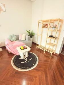 Sweet Homestay - Căn hộ tông hồng ngọt ngào