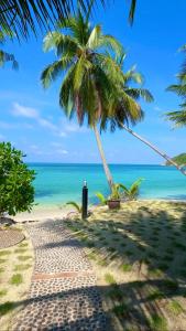 Salad Beach Crystal Bungalow