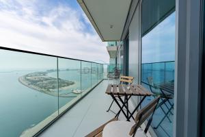 Stunning View, Easy Access to Dubai Attraction, Beach Vista Tower 2, Emaar Beachfront by Deluxe Holiday Homes