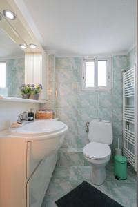 MetroEase Family Stay Apartment by RentalsPro