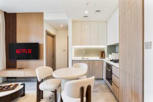 Cosy-Chic 1Bed with Canal Views Near Burj Khalifa