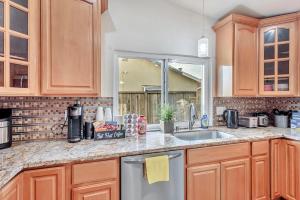 Nice House 4 bedrooms 2 baths, free Wi-Fi, Parking, Washer