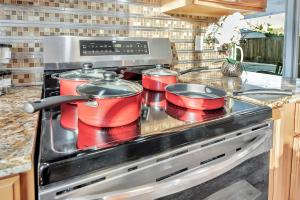 Nice House 4 bedrooms 2 baths, free Wi-Fi, Parking, Washer