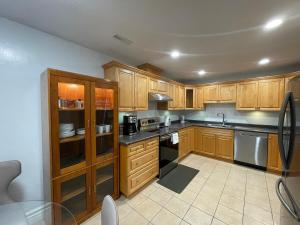 Spacious 2 BED close to BEACH, Highway & US BORDER