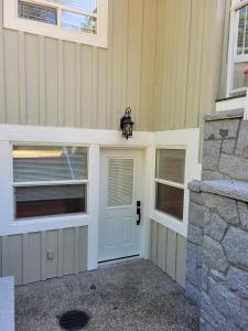 Spacious 2 BED close to BEACH, Highway & US BORDER