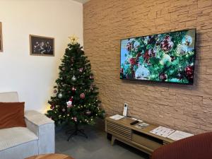 CHEZ FERNAND Cottage AC Terrace Garden Petanque court & private free parking