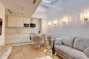 TBS 204 - Prestigious suite near Champs-Élysées