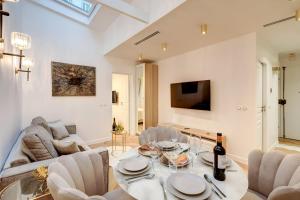 TBS 204 - Prestigious suite near Champs-Élysées