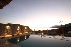 Costa del Sur Luxury Living Villas