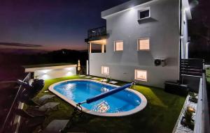 Beautiful Home In Poredje With Sauna