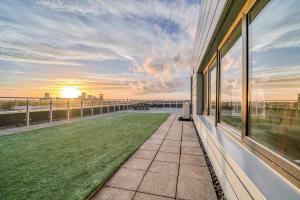 Rooftop View Salford Apartment - Near City Centre
