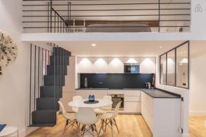 COURS SALEYA Renovated 3 Bedrooms 1 min to Beach Air Conditioning