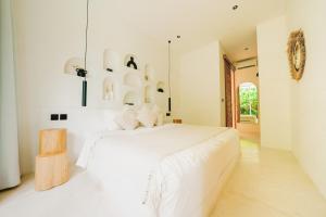 Alexis Lane - Elegant Two-Bedroom Villa with Pool