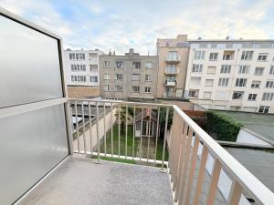 BEL AIR HOLIDAY - Beachside One-Bedroom Apartment in Ostend T142