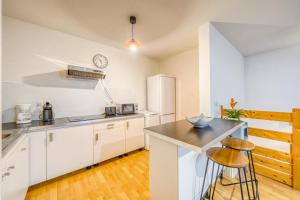 Appartement confortable avec parking et balcon