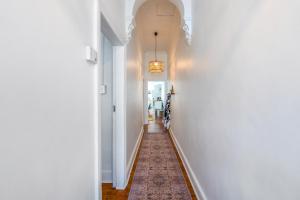 Victorian Gem with Patios & Devils Peak Vista - 5 min to CBD