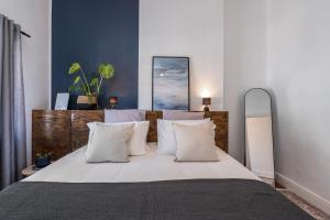 Victorian Gem with Patios & Devils Peak Vista - 5 min to CBD