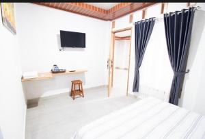 Toms holidayInn