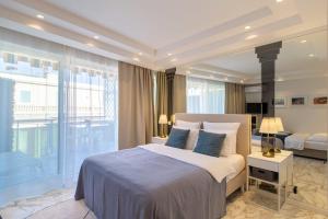 ROYAL PROMENADE Pool Terrace Sea View Air Conditioning