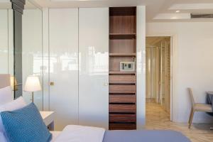 ROYAL PROMENADE Pool Terrace Sea View Air Conditioning